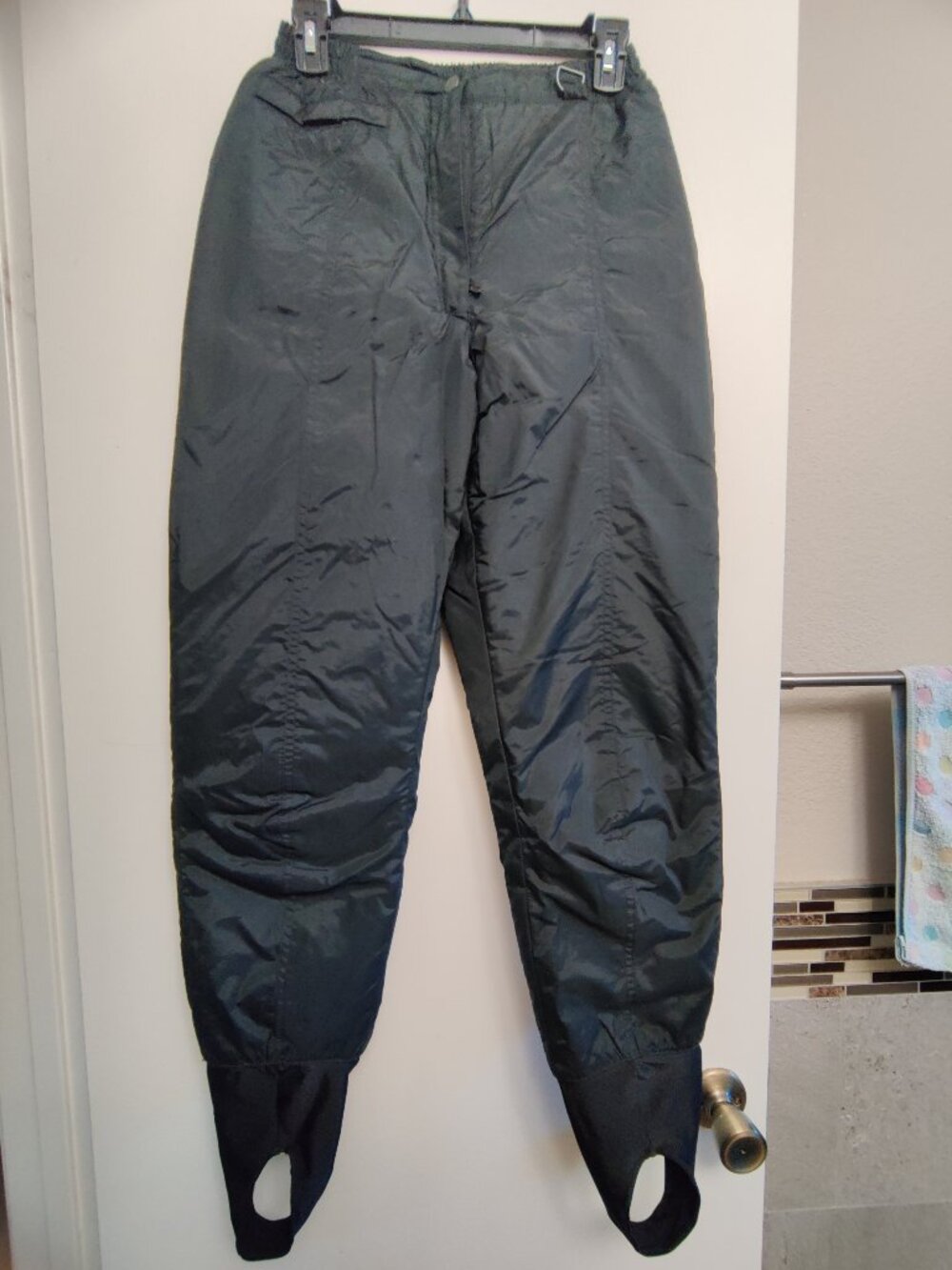 EUC Women's SZ-S Elastic Waist Nylon Stirrup Ski Pants in BLACK